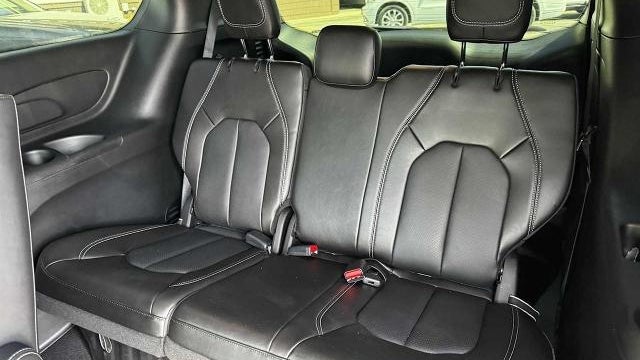 2025 Chrysler Pacifica Plug-In Hybrid Select