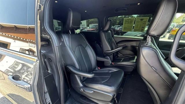 2025 Chrysler Pacifica Plug-In Hybrid Select