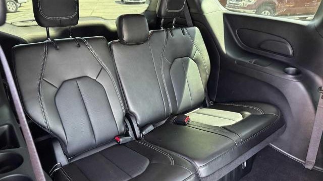 2025 Chrysler Pacifica Plug-In Hybrid Select