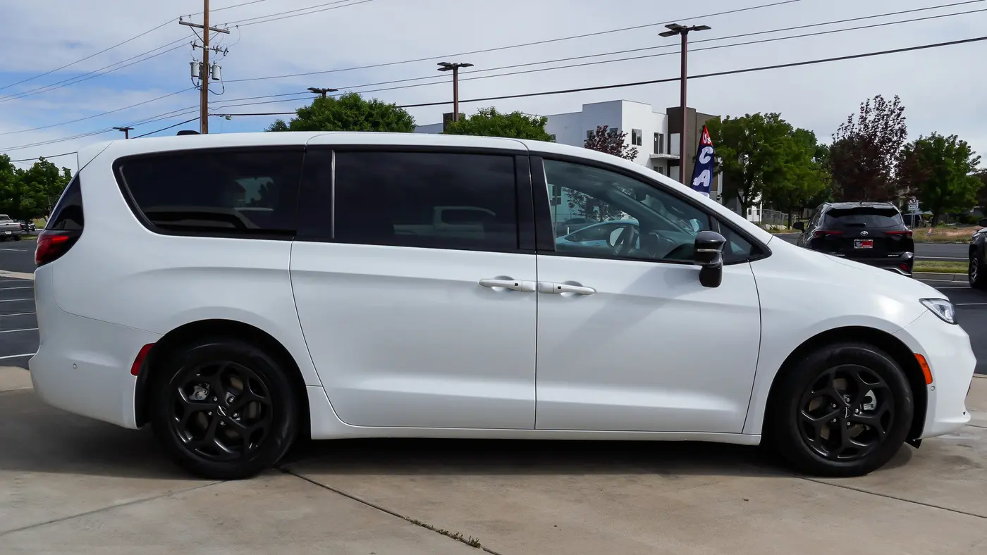 2023 Chrysler Pacifica Plug-In Hybrid Limited