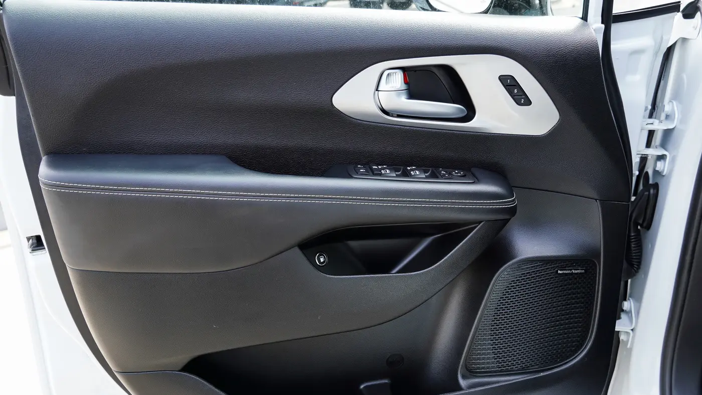 2023 Chrysler Pacifica Plug-In Hybrid Limited