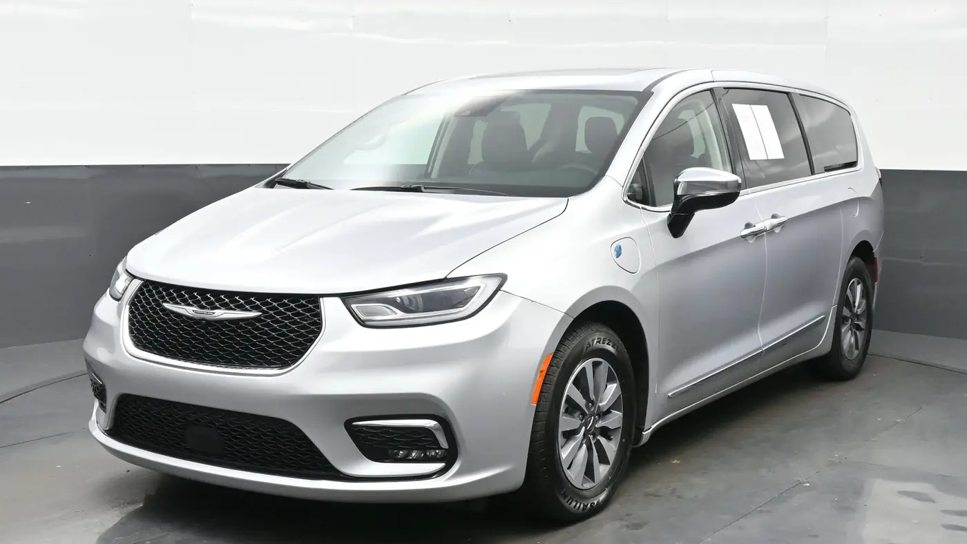 Preowned 2023 Chrysler Pacifica Plug-In Hybrid Limited for Sale