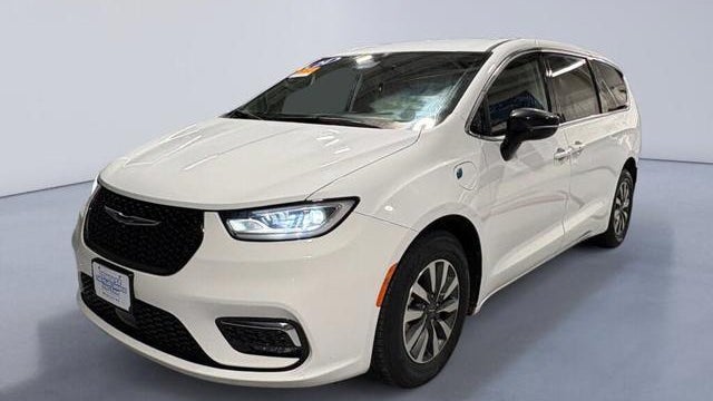 Preowned 2024 Chrysler Pacifica Plug-In Hybrid Road Tripper for Sale
