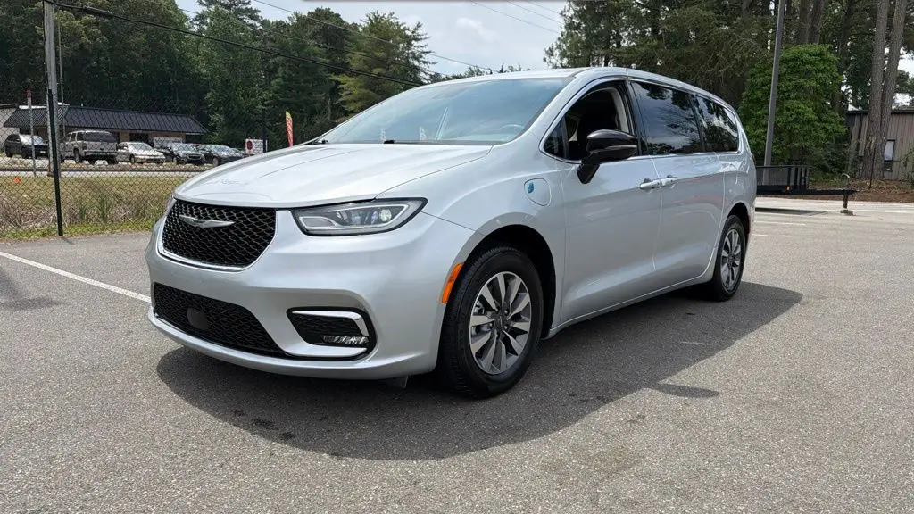 Preowned 2024 Chrysler Pacifica Plug-In Hybrid Select for Sale