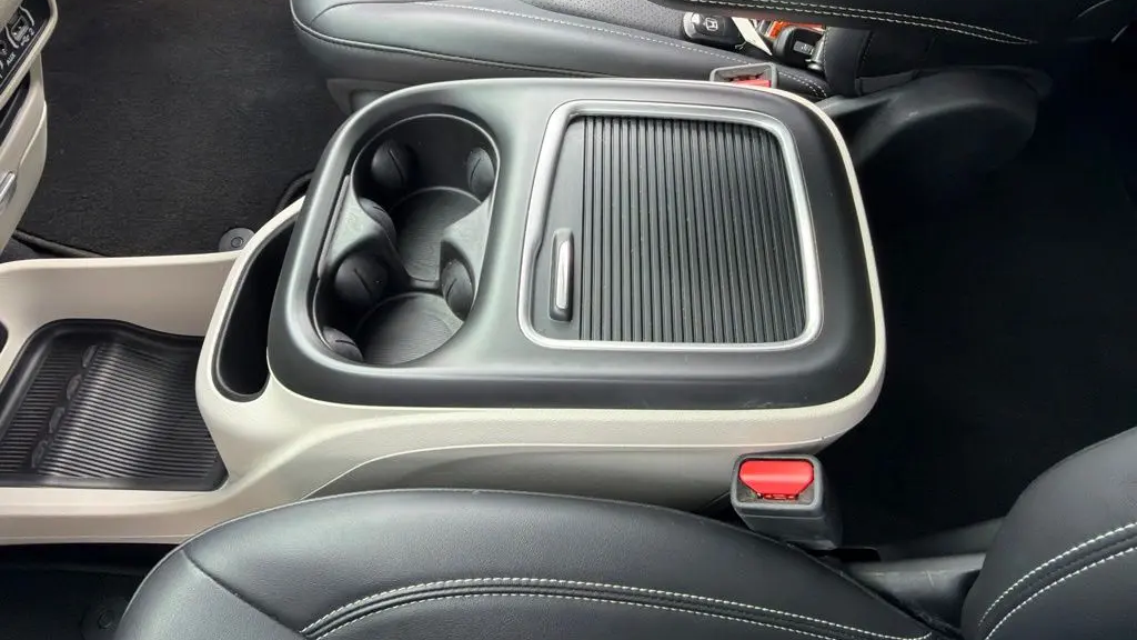 2024 Chrysler Pacifica Plug-In Hybrid Select
