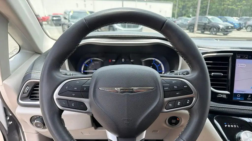 2024 Chrysler Pacifica Plug-In Hybrid Select