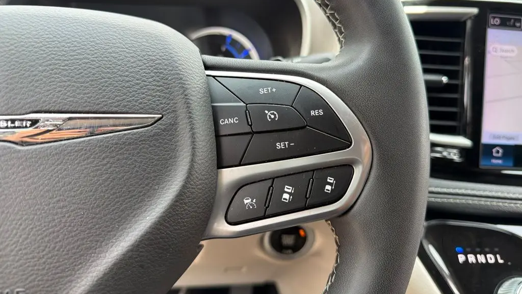 2024 Chrysler Pacifica Plug-In Hybrid Select