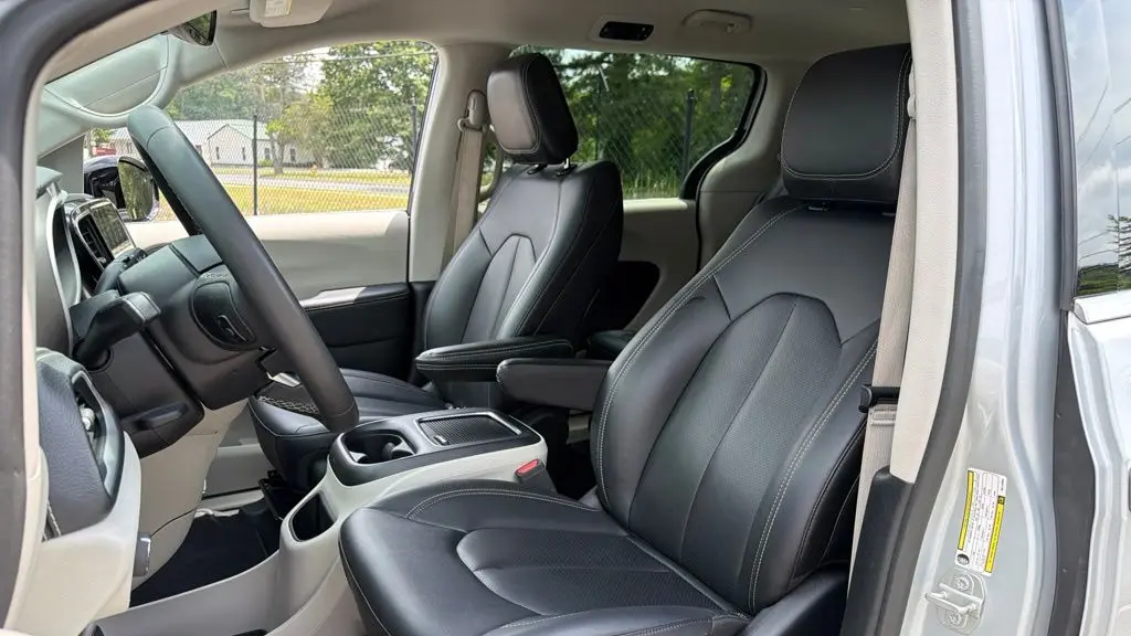 2024 Chrysler Pacifica Plug-In Hybrid Select