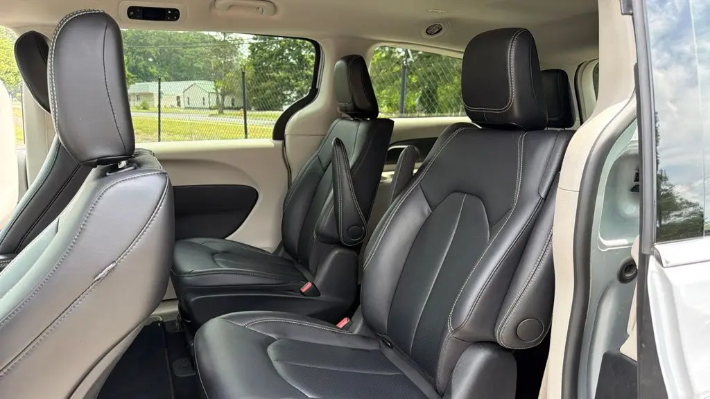 2024 Chrysler Pacifica Plug-In Hybrid Select
