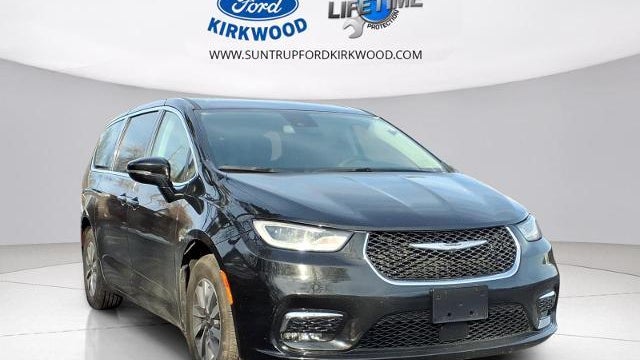 Preowned 2024 Chrysler Pacifica Plug-In Hybrid Road Tripper for Sale