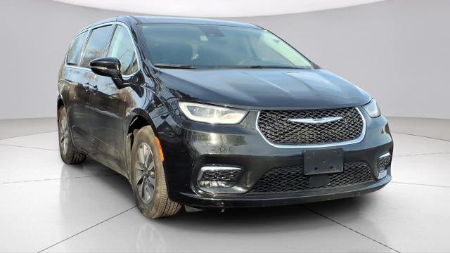 2024 Chrysler Pacifica Plug-In Hybrid Road Tripper