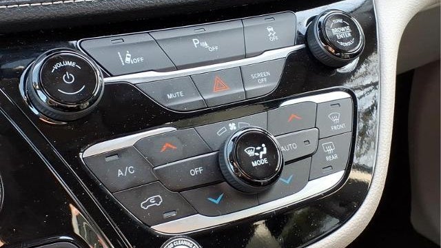 2024 Chrysler Pacifica Plug-In Hybrid Road Tripper