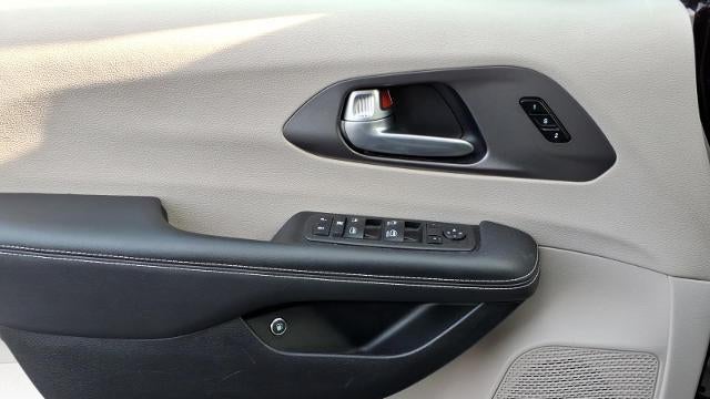 2024 Chrysler Pacifica Plug-In Hybrid Road Tripper