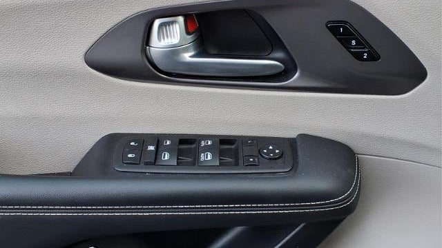 2024 Chrysler Pacifica Plug-In Hybrid Road Tripper