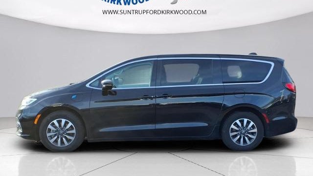2024 Chrysler Pacifica Plug-In Hybrid Road Tripper