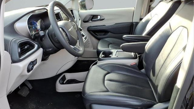 2024 Chrysler Pacifica Plug-In Hybrid Road Tripper