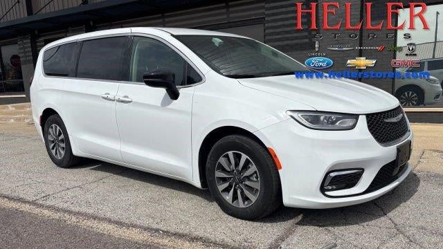 Preowned 2024 Chrysler Pacifica Plug-In Hybrid Road Tripper for Sale