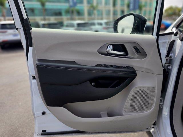 2024 Chrysler Pacifica - $18,774