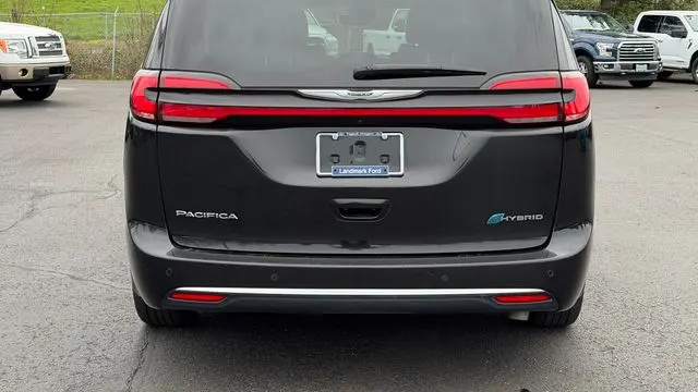 2024 Chrysler Pacifica Plug-In Hybrid S Appearance