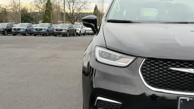 2024 Chrysler Pacifica Plug-In Hybrid S Appearance