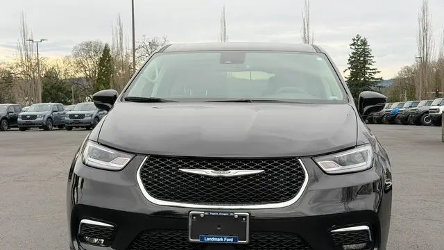 2024 Chrysler Pacifica Plug-In Hybrid S Appearance
