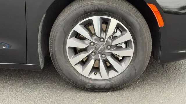 2024 Chrysler Pacifica Plug-In Hybrid S Appearance