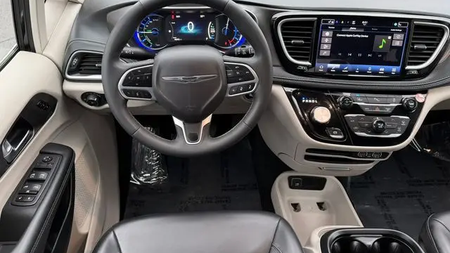 2024 Chrysler Pacifica Plug-In Hybrid S Appearance