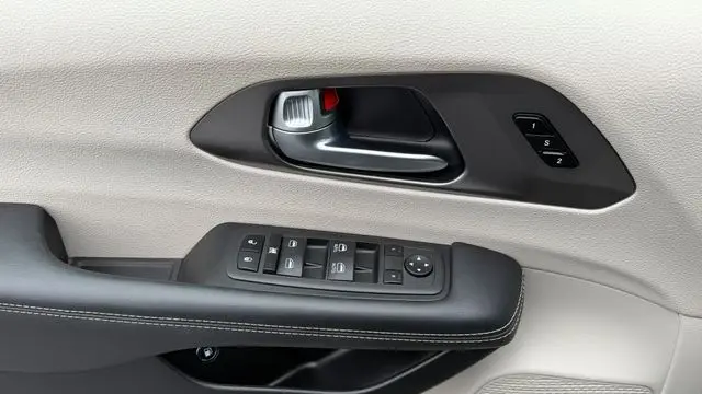 2024 Chrysler Pacifica Plug-In Hybrid S Appearance