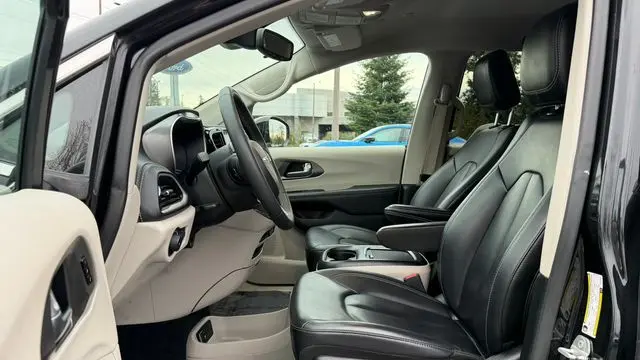 2024 Chrysler Pacifica Plug-In Hybrid S Appearance