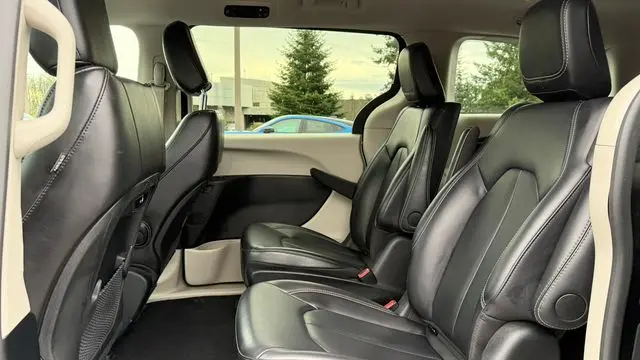 2024 Chrysler Pacifica Plug-In Hybrid S Appearance