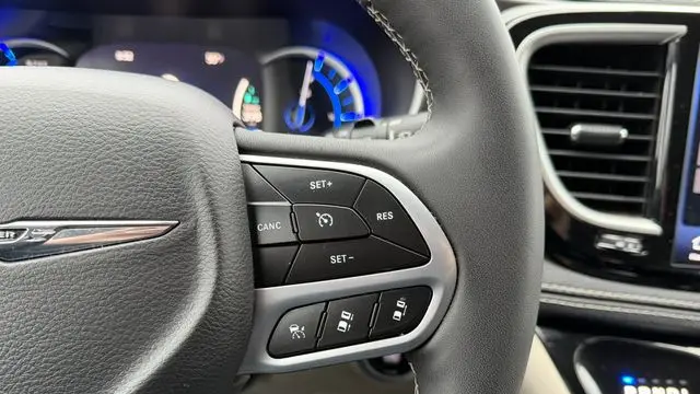 2024 Chrysler Pacifica Plug-In Hybrid S Appearance