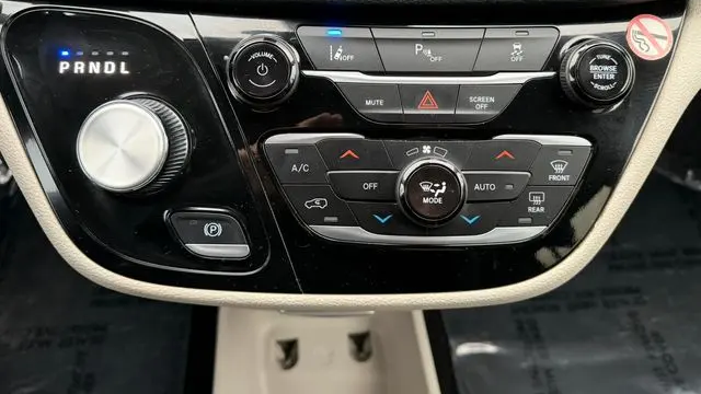 2024 Chrysler Pacifica Plug-In Hybrid S Appearance