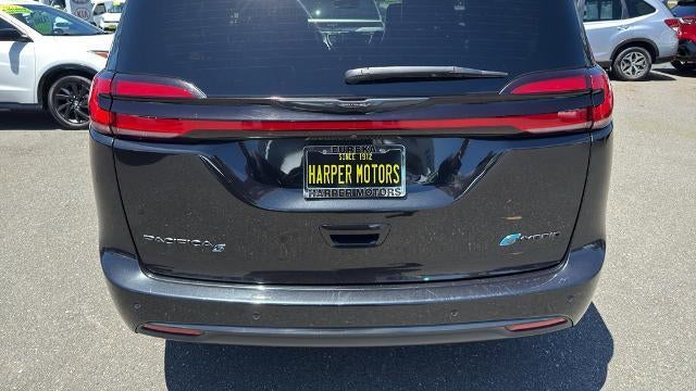 2024 Chrysler Pacifica Plug-In Hybrid Road Tripper