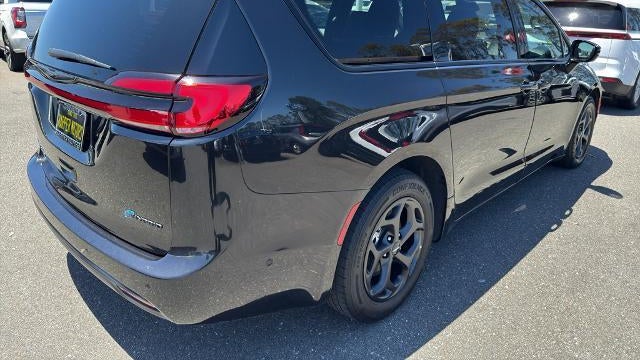 2024 Chrysler Pacifica Plug-In Hybrid Road Tripper