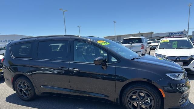2024 Chrysler Pacifica Plug-In Hybrid Road Tripper