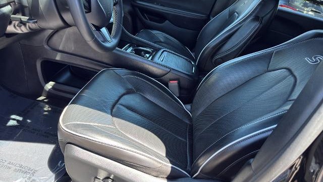 2024 Chrysler Pacifica Plug-In Hybrid Road Tripper
