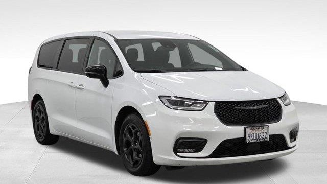 Preowned 2024 Chrysler Pacifica Plug-In Hybrid Road Tripper for Sale