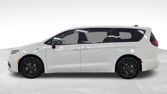 2024 Chrysler Pacifica Plug-In Hybrid Road Tripper