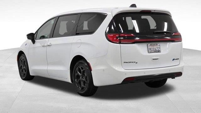 2024 Chrysler Pacifica Plug-In Hybrid Road Tripper