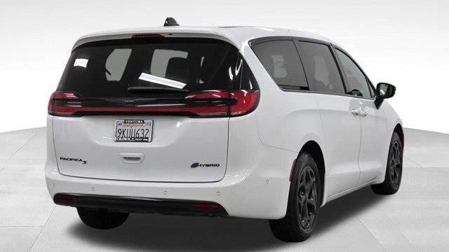 2024 Chrysler Pacifica Plug-In Hybrid Road Tripper