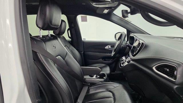 2024 Chrysler Pacifica Plug-In Hybrid Road Tripper