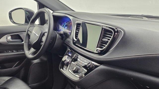 2024 Chrysler Pacifica Plug-In Hybrid Road Tripper