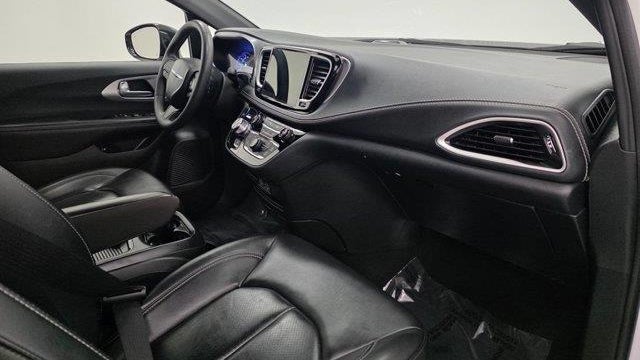 2024 Chrysler Pacifica Plug-In Hybrid Road Tripper
