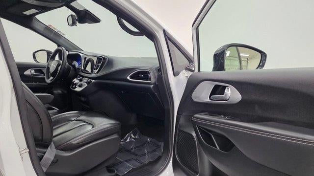 2024 Chrysler Pacifica Plug-In Hybrid Road Tripper