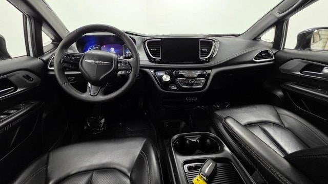 2024 Chrysler Pacifica Plug-In Hybrid Road Tripper