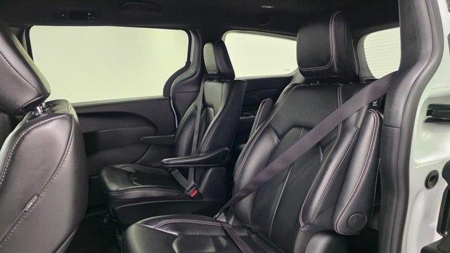2024 Chrysler Pacifica Plug-In Hybrid Road Tripper