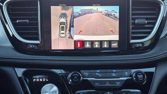 2024 Chrysler Pacifica Plug-In Hybrid Road Tripper