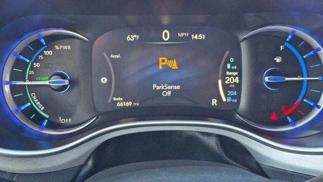 2024 Chrysler Pacifica Plug-In Hybrid Road Tripper