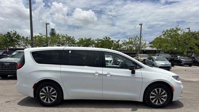 2024 Chrysler Pacifica Plug-In Hybrid Road Tripper