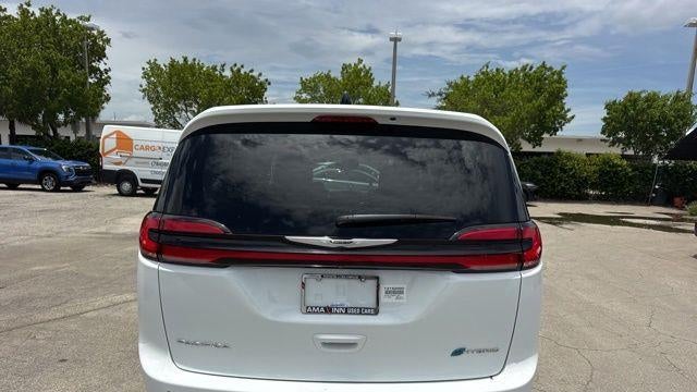 2024 Chrysler Pacifica Plug-In Hybrid Road Tripper